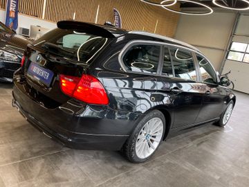 BMW Touring 330d xDrive *PANO*NAVI*PDC*SZHZ*LEDER*
