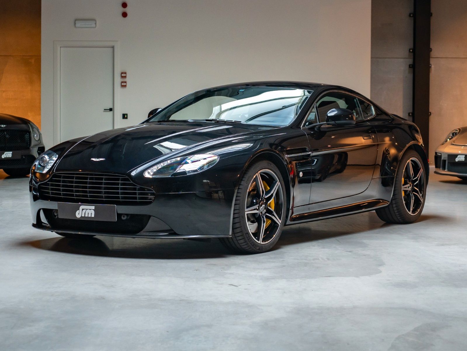 ASTON MARTIN V8 Vantage