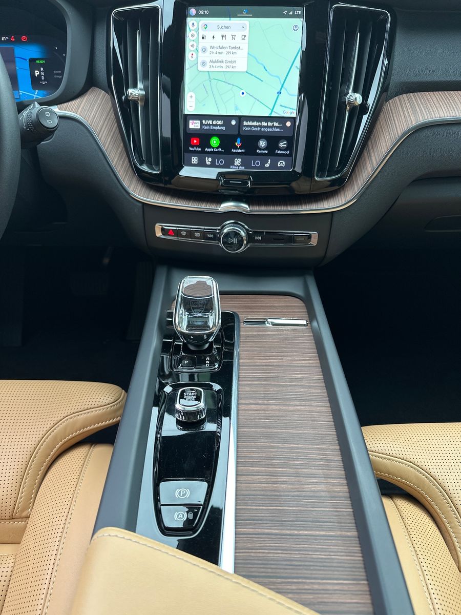 Fahrzeugabbildung Volvo XC60 T6 AWD Recharge Plus Bright NAV+LED+PANO