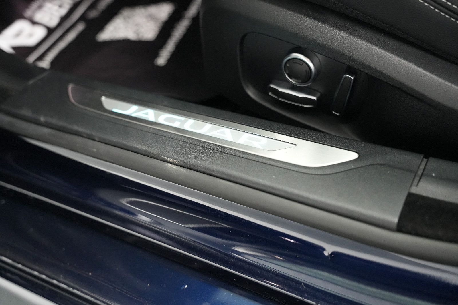 Fahrzeugabbildung Jaguar XF Sportbrake R-Dynamic SE AWD/PANO/KAM/MERIDIAN