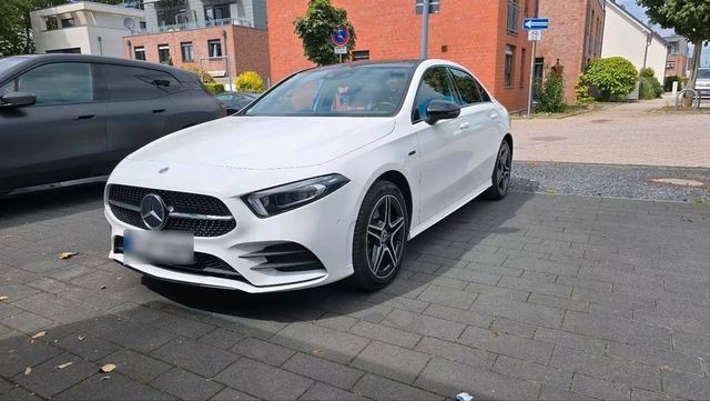 MERCEDES-BENZ A250e|AMG line|Night-Paket|Pano|Scheckheft