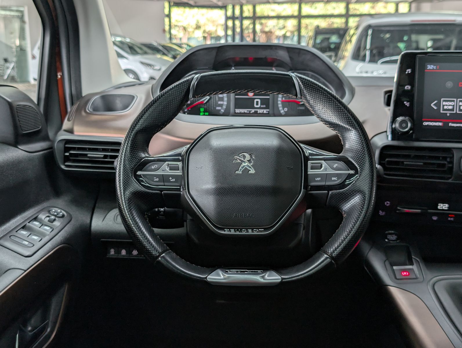 Fahrzeugabbildung Peugeot Rifter GT N1 L1 PANO XENON APP TEMP KAM ALU 17"