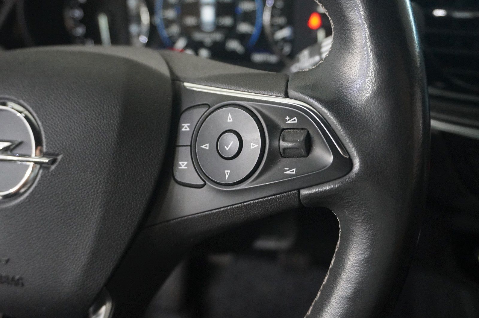 Fahrzeugabbildung Opel Insignia B ST 2.0D INNOV. NAVI/LED/KAMERA/AHK