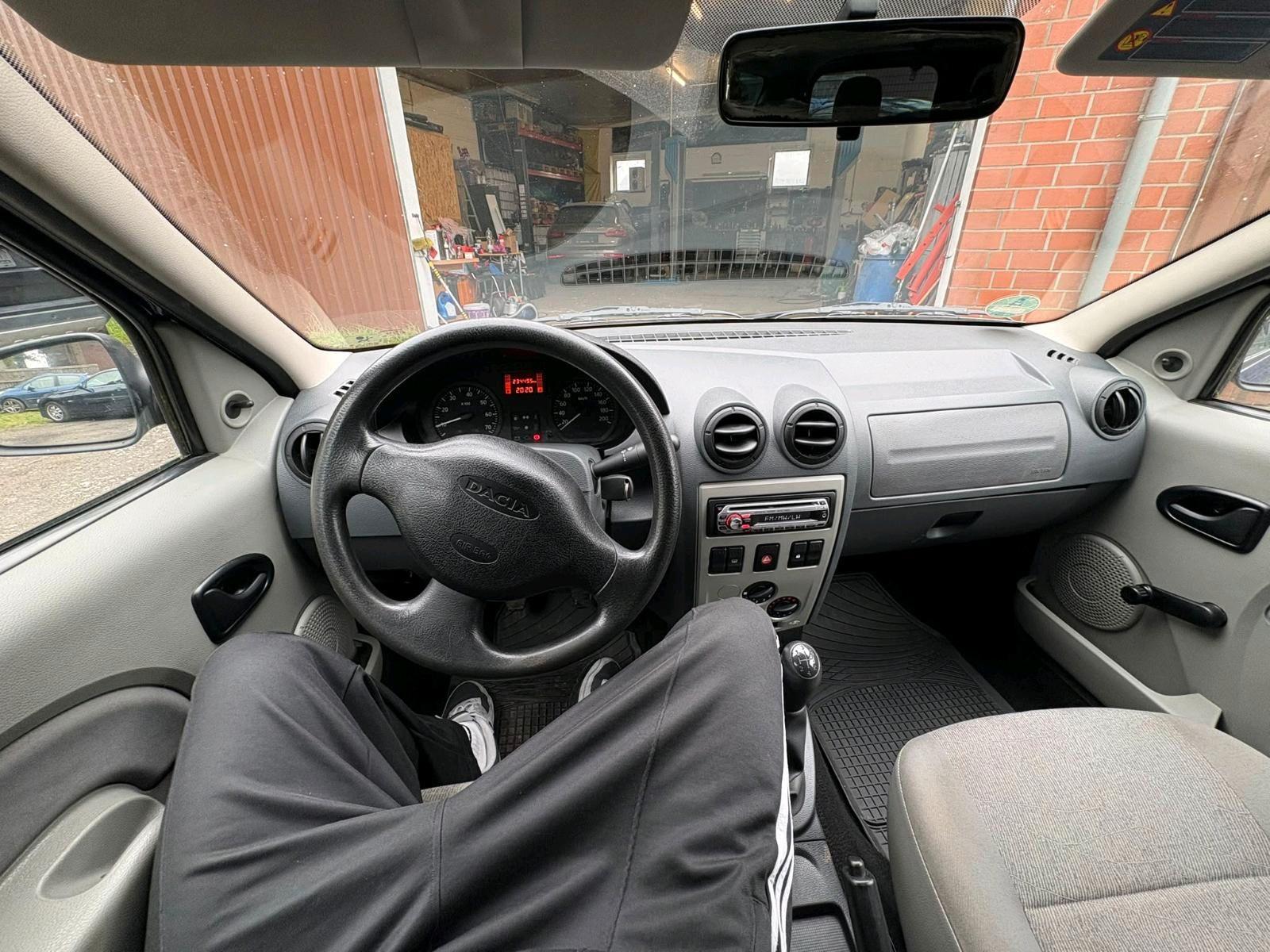 Volkswagen  2009 — interior