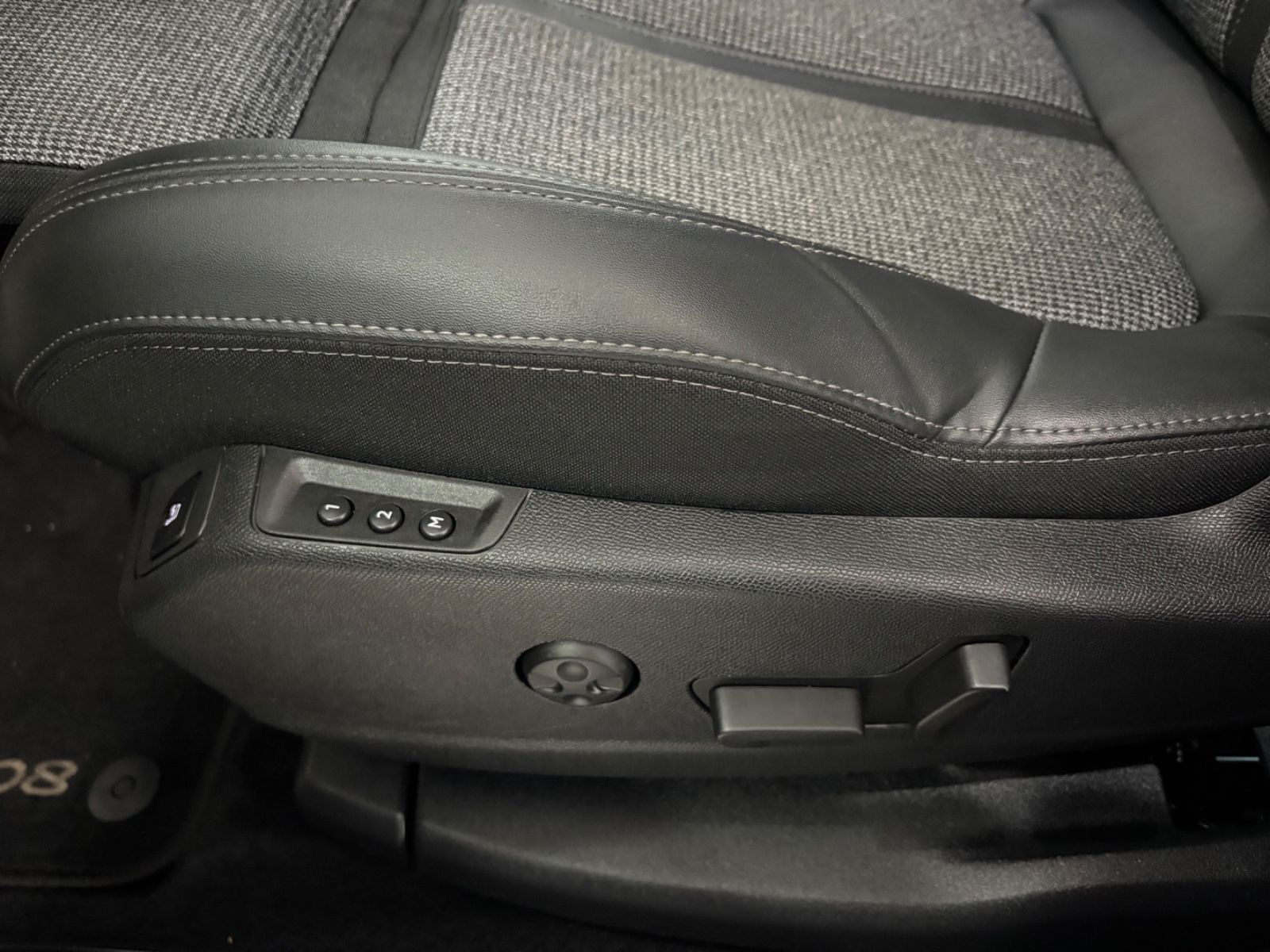 Fahrzeugabbildung Peugeot 3008 Allure