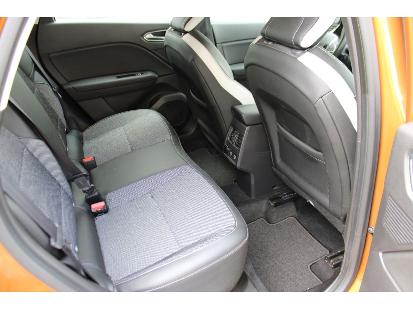 Fahrzeugabbildung Renault Captur II Intens LED GRA PDC RFK Navi StHzg WiPa