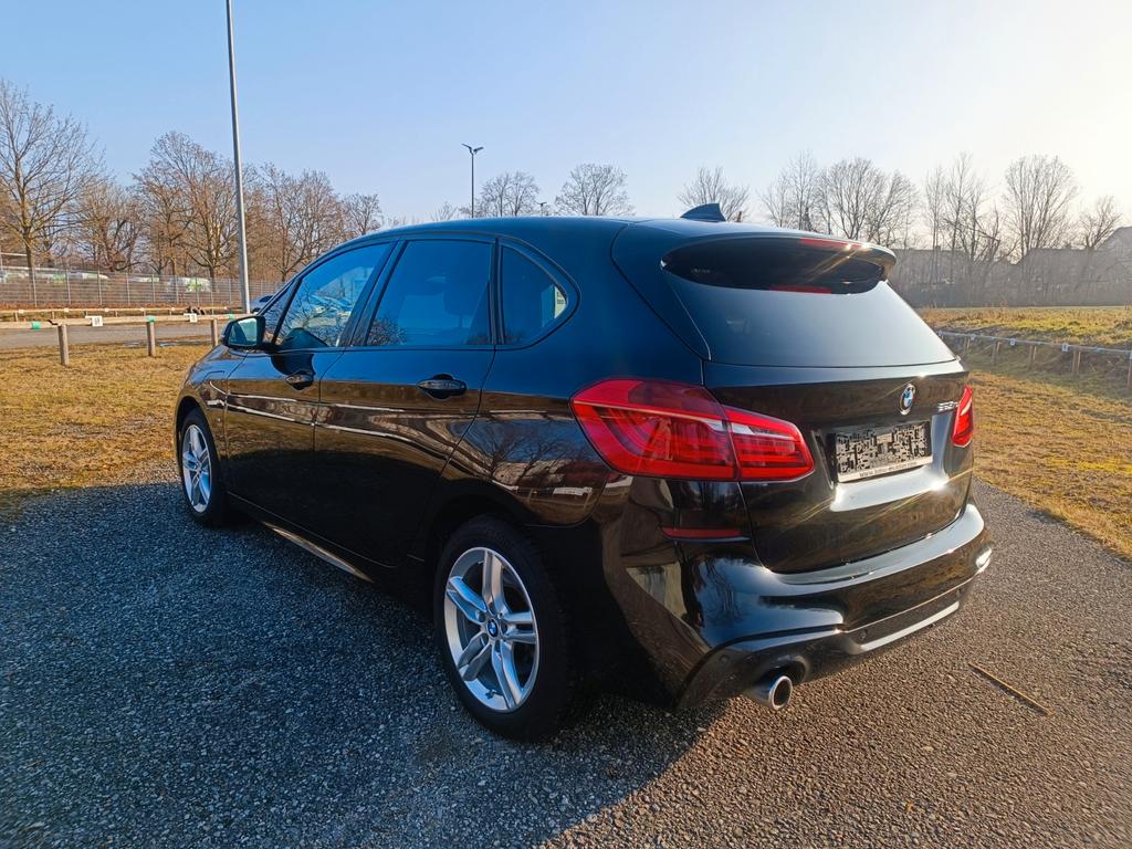 BMW 225