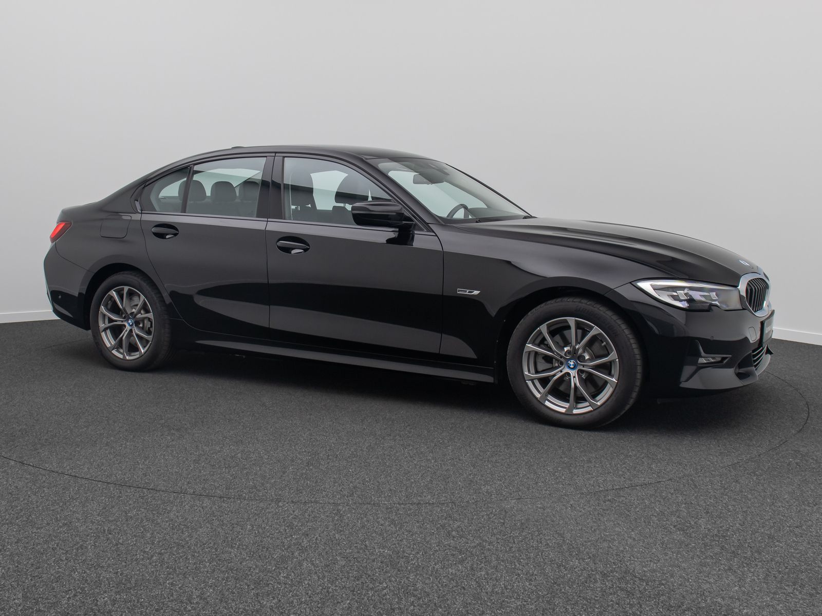 Fahrzeugabbildung BMW 320e Sport Line DAB CockPitPr Lenkrhzg AHK Alarm