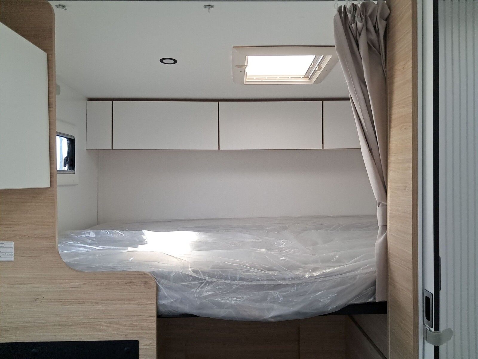 Fahrzeugabbildung Chausson Alkoven First Line C514 Solar, Markise, RFK