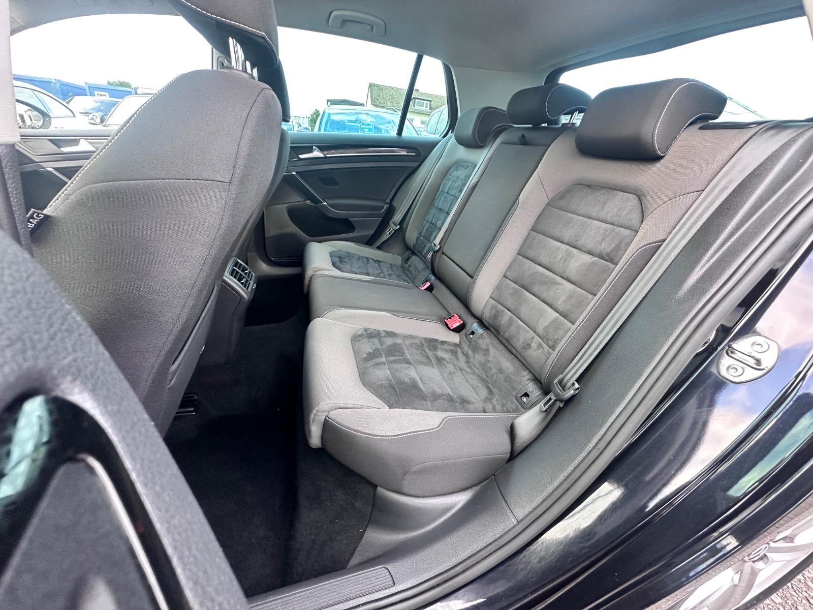 Volkswagen Golf VII Lim. Highline DSG SitzHeiz. LED Alcanta