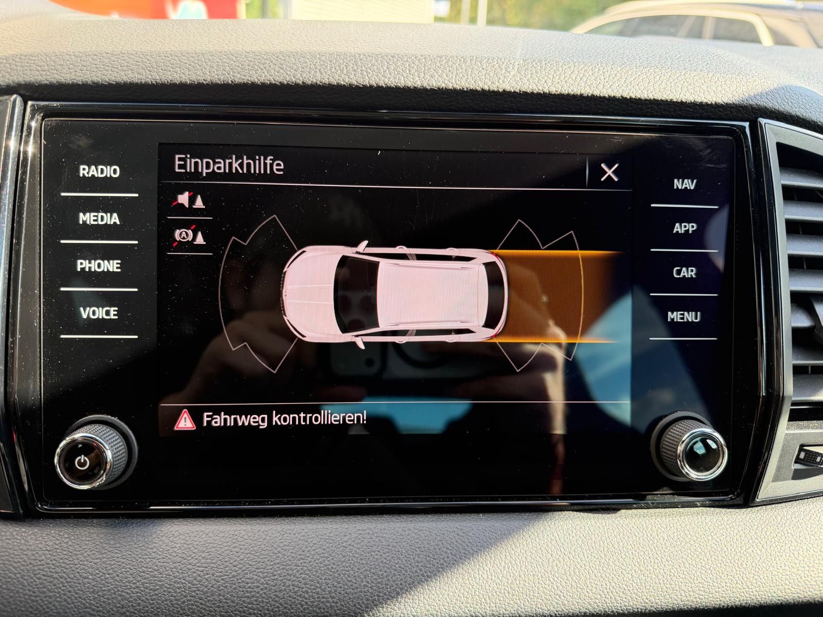 Fahrzeugabbildung SKODA Karoq 2.0TSI Sportline 4x4 DSG LED+NAVI+SHZ+TEMP