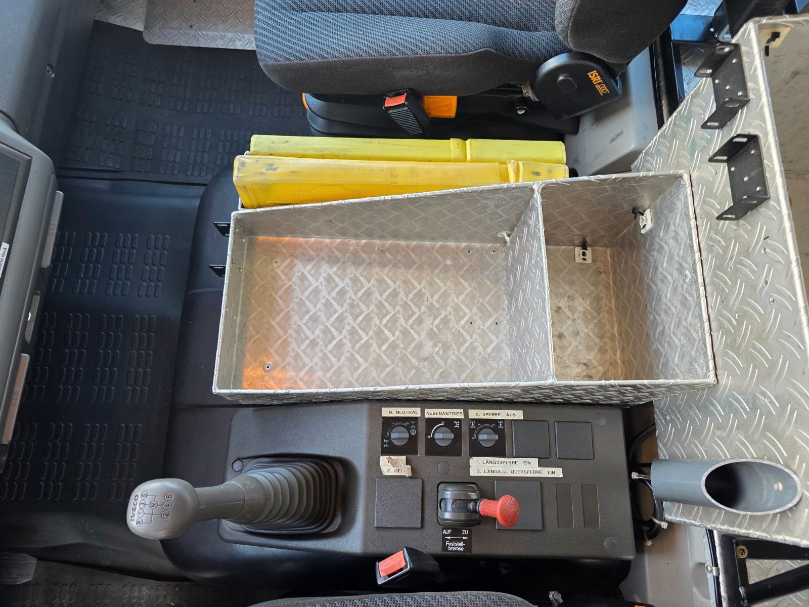 Fahrzeugabbildung Iveco EuroFire FF95E18W 4x4 LF8/6 Löschfahrzeug
