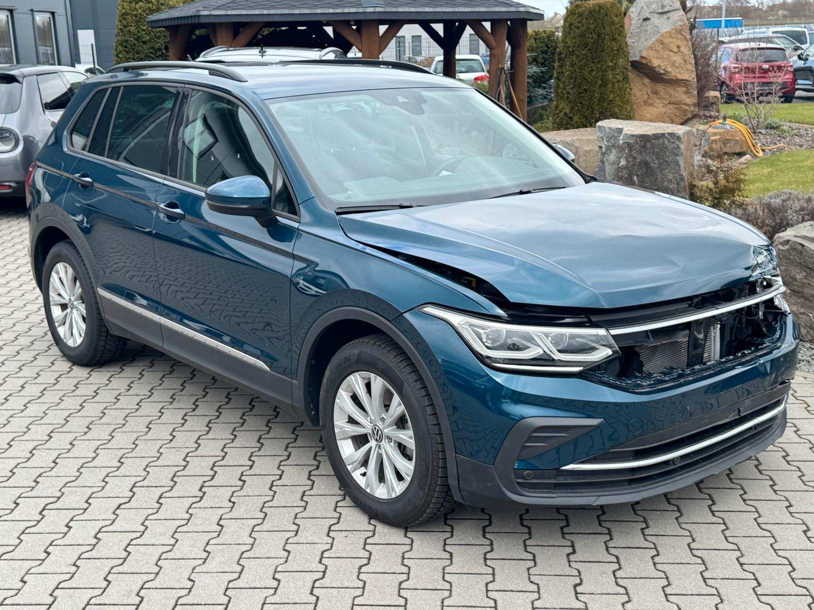Volkswagen Tiguan 2.0 TDI Life LED NAVI MASSAGE 1. HAND