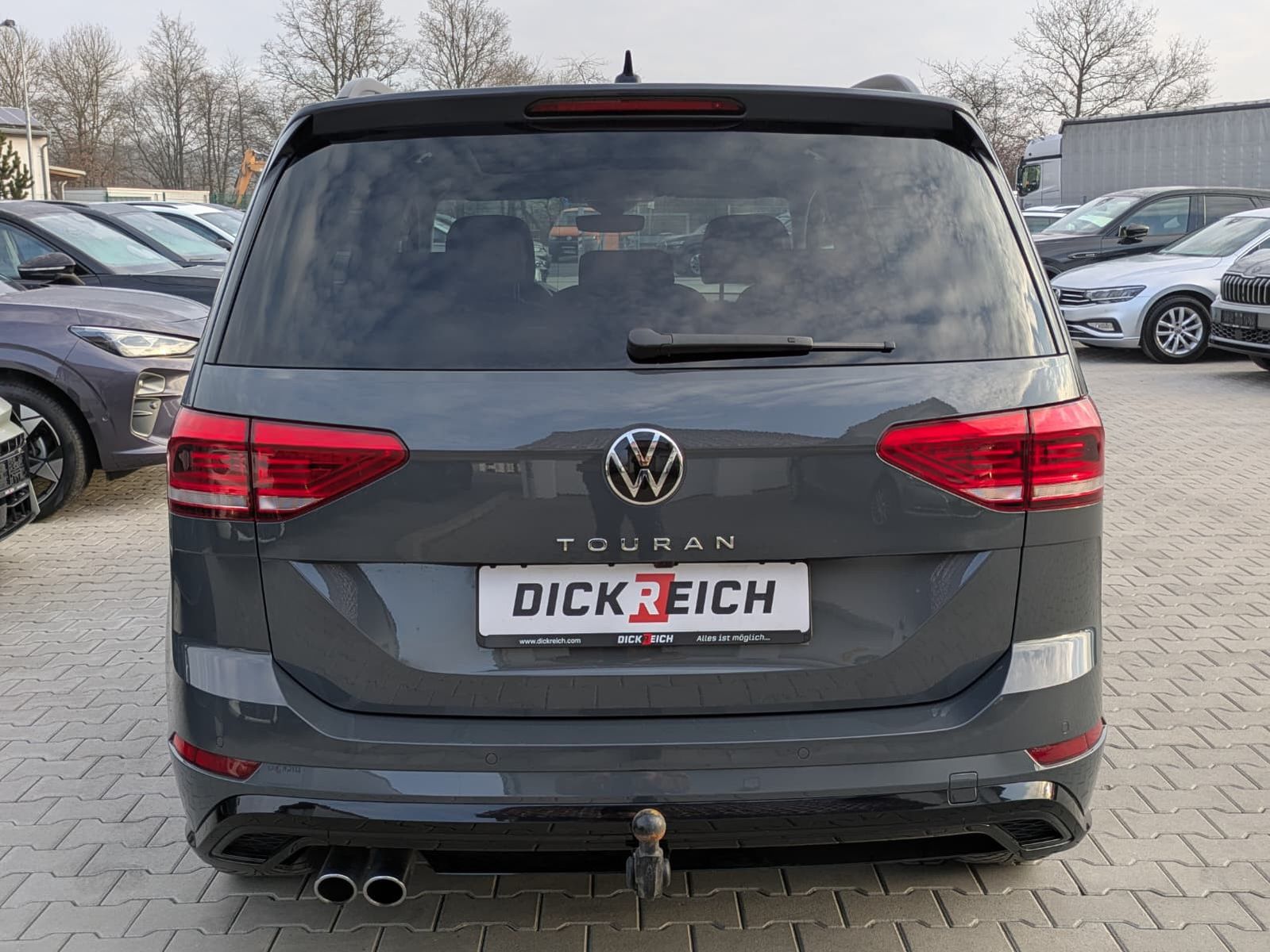 Fahrzeugabbildung Volkswagen Touran 2.0 DSG R-Line High BLACK Pano 7Si IQ AHK