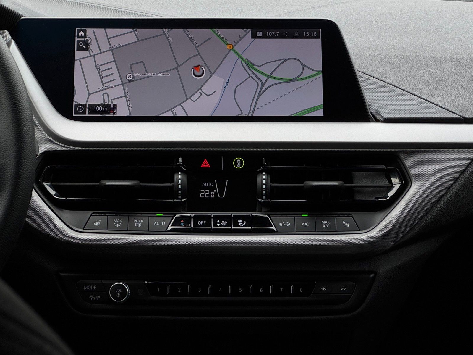Fahrzeugabbildung BMW 116i Advantage CarPlay BT SHZ PDC Lim Temp LKAS