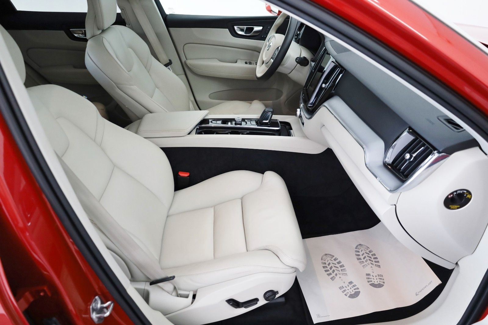 Fahrzeugabbildung Volvo XC60 Momentum Pro,Leder,Navi,LED,SH,Pano.,AHK+WR