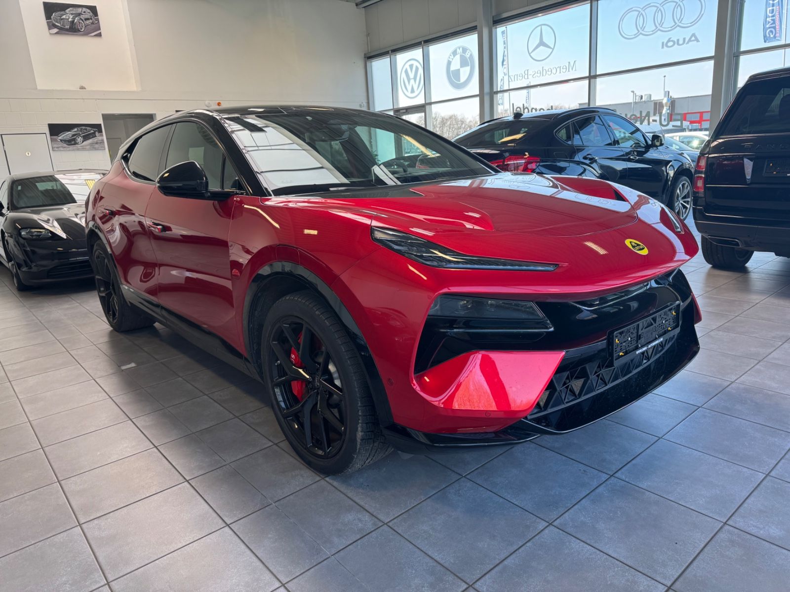 Fahrzeugabbildung Lotus Eletre EDS 450 S 4WD Executive Seat 112 kWh