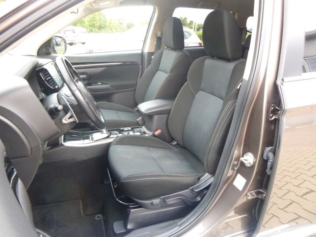 Fahrzeugabbildung Mitsubishi Outlander 4WD Plug-in Hybrid >AUT/AHK/Kamera<