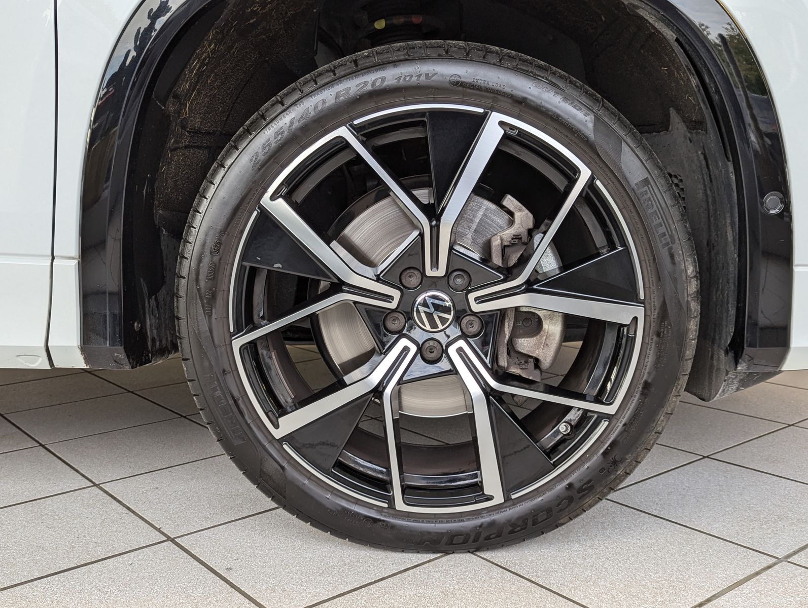 VW Tayron 2.0TDI 4M R-Line Launch Pano Black AHK 20 - Image 10