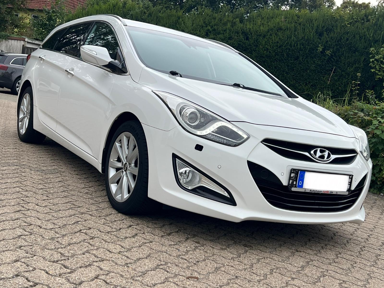 Hyundai i40 2012 — engine 1.685 cm³, 141 HP (104kW)