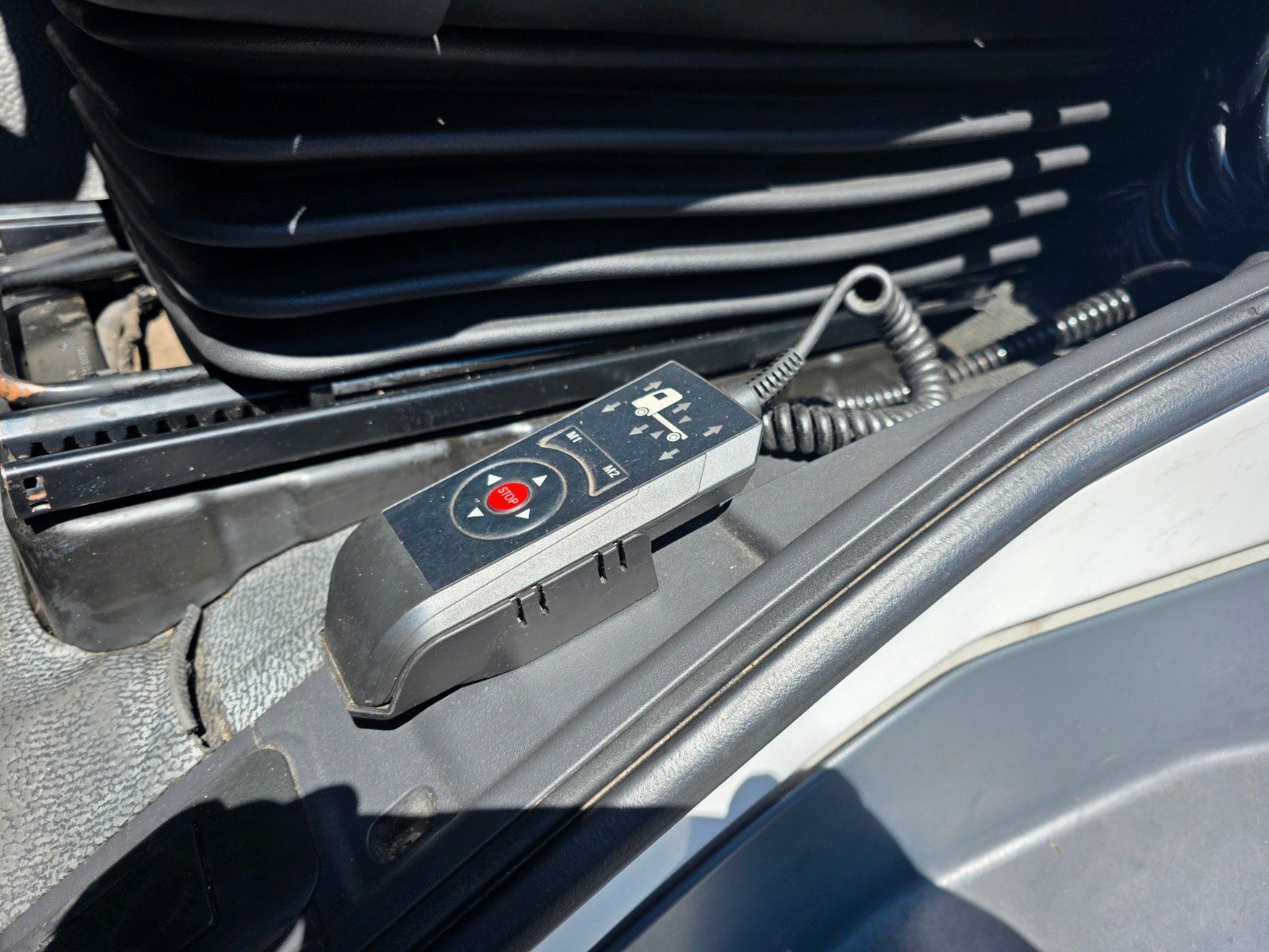 Fahrzeugabbildung Mercedes-Benz Antos 2543 L Schwenkwand LBW BÄR 2.500kg AHK