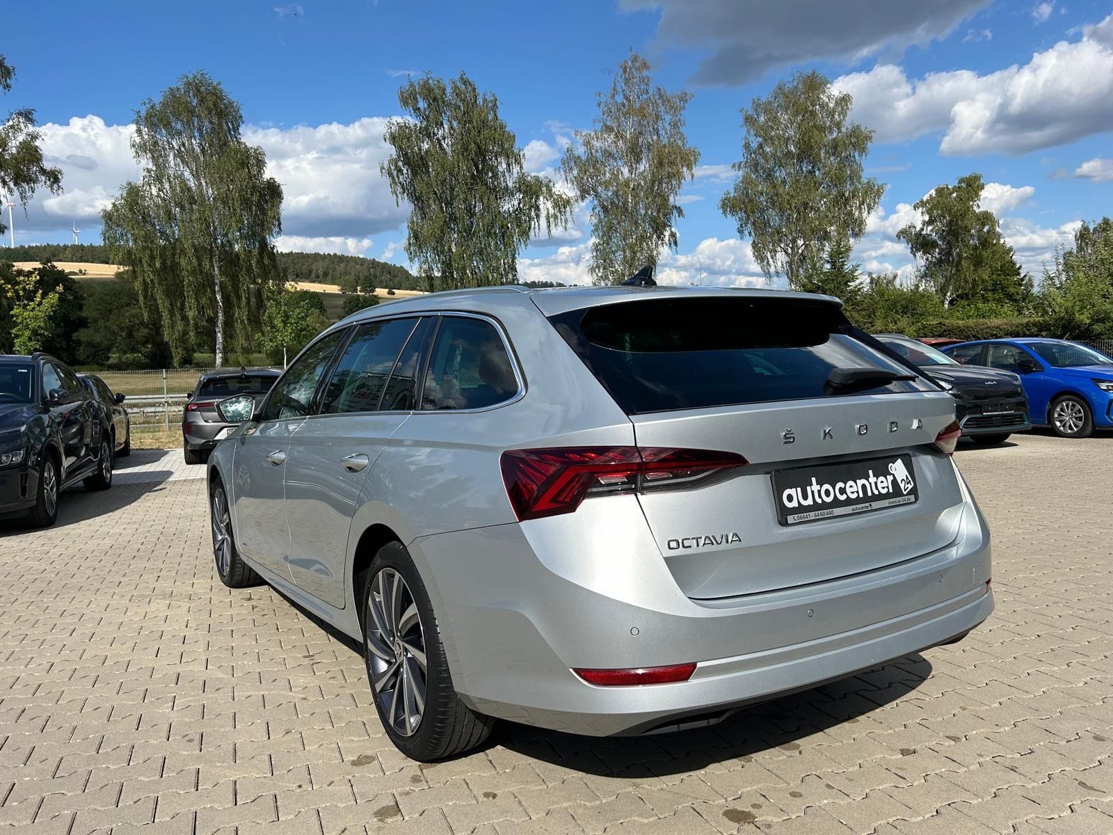 Fahrzeugabbildung SKODA Octavia Combi Style°Leder°AHK°HeadUp°Memory°LED