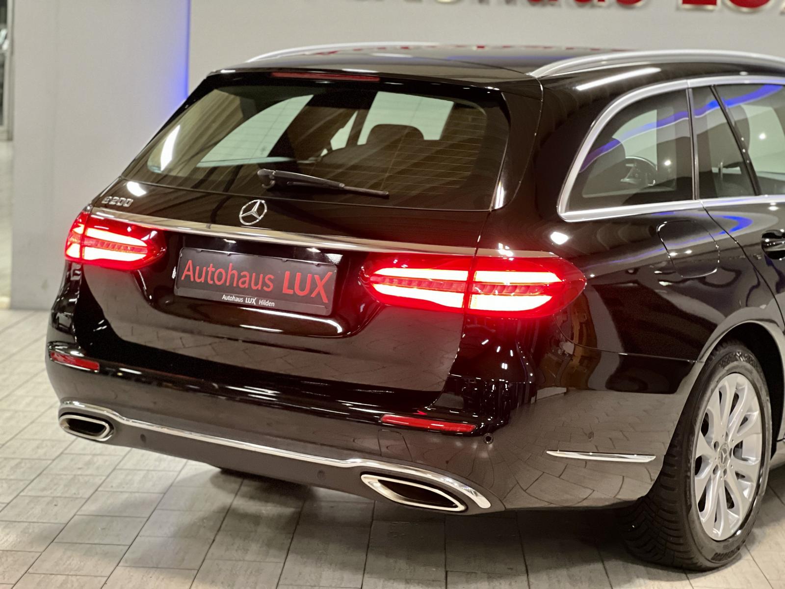 Mercedes-Benz E 200 EXCLUSIVE*9G*AMBIENTE*NAVI*R-KAMERA*77TKM*