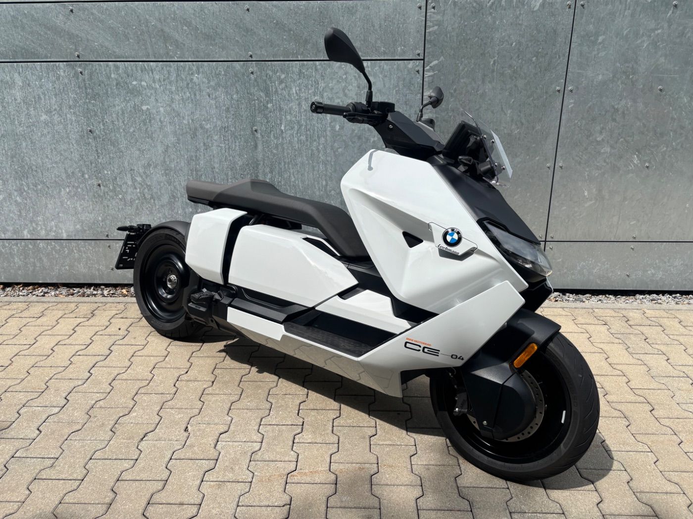 Fahrzeugabbildung BMW CE 04 2 Pakete Schnellladegerät