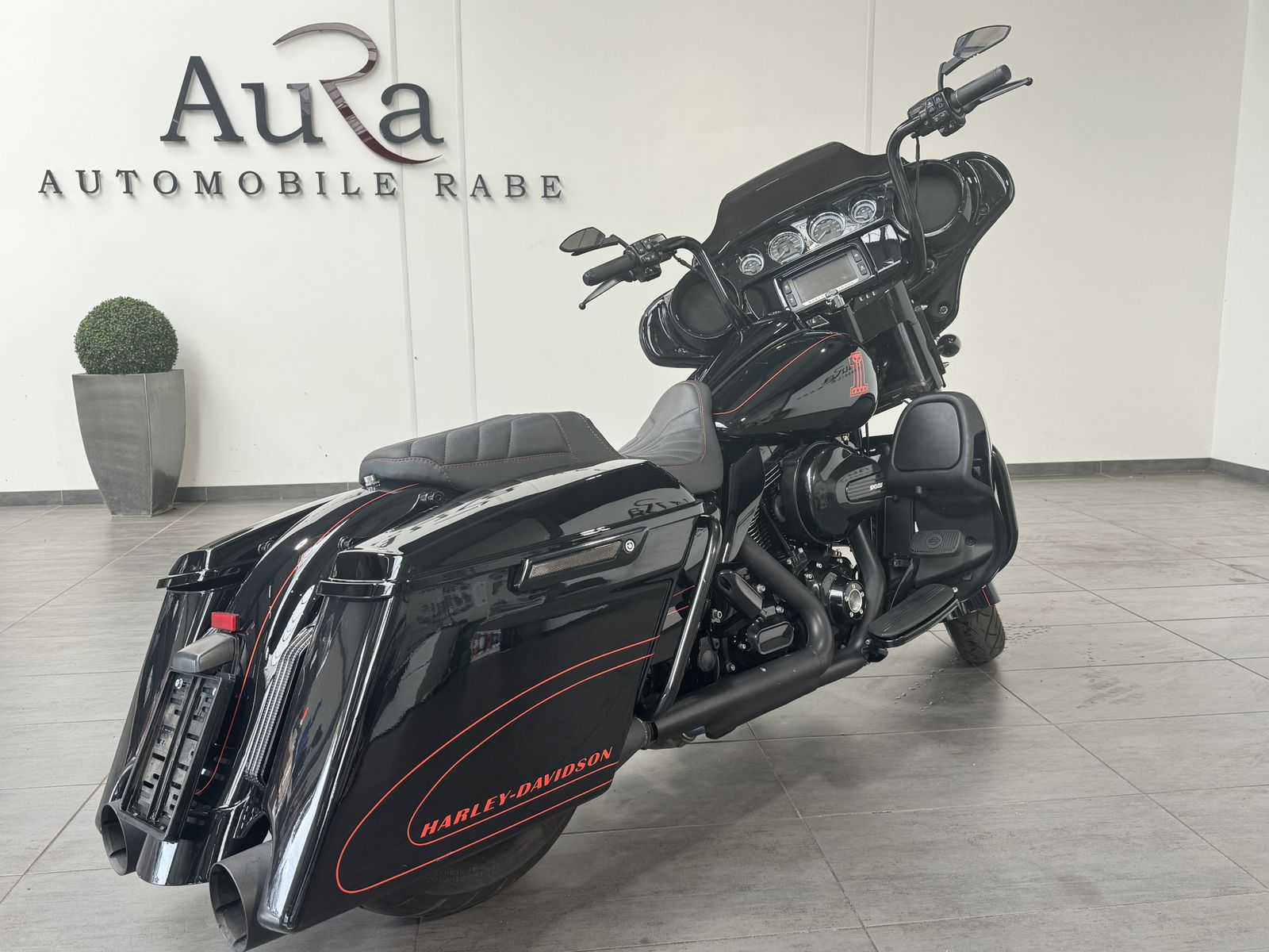 Fahrzeugabbildung Harley-Davidson Street Glide 103 Bagger CVO Heck NAV+LED+TEMPOMA