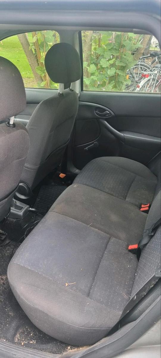 Ford Focus 2004 — салон