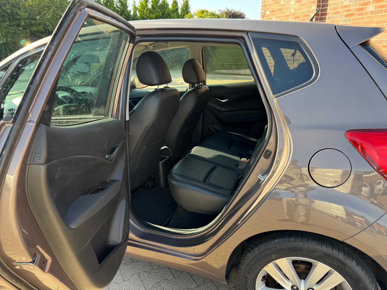 Hyundai ix20 2011 — photo 13