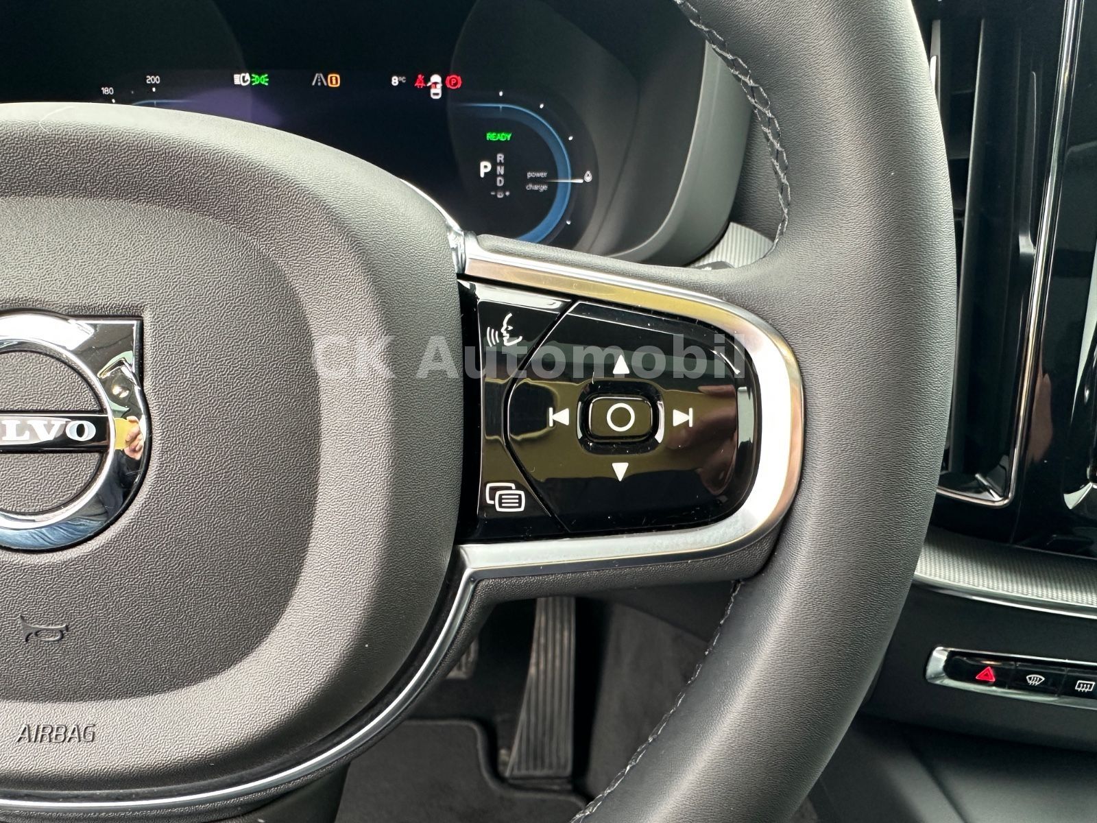 Fahrzeugabbildung Volvo XC60 T6 AWD Recharge Plus Dark/Pano/BLIS/AHK