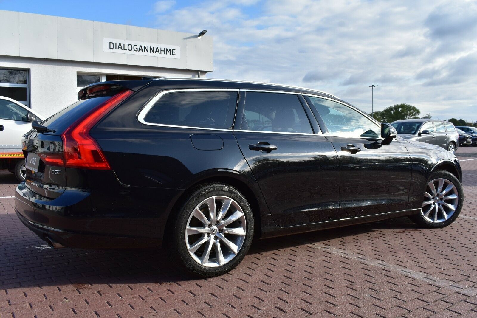 Fahrzeugabbildung Volvo **Mietkauf**V90 D5 Mom.*LED*PPilot*CD*CAM*BLIS