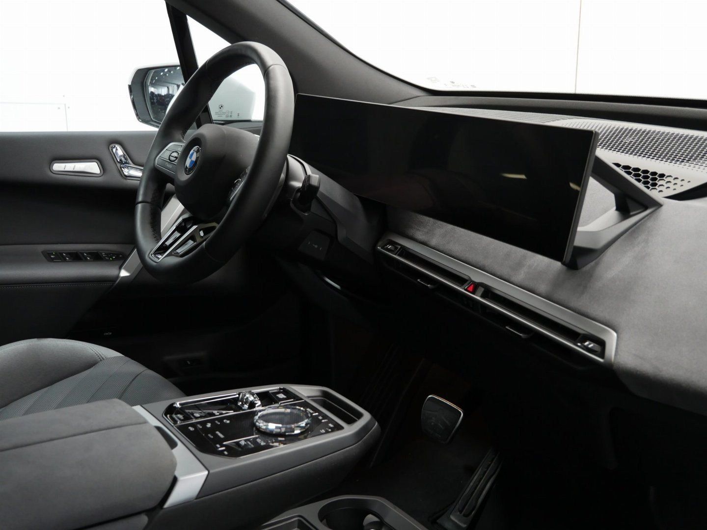 Fahrzeugabbildung BMW iX xDrive60 M Sportpaket B&W Surround DAB LED