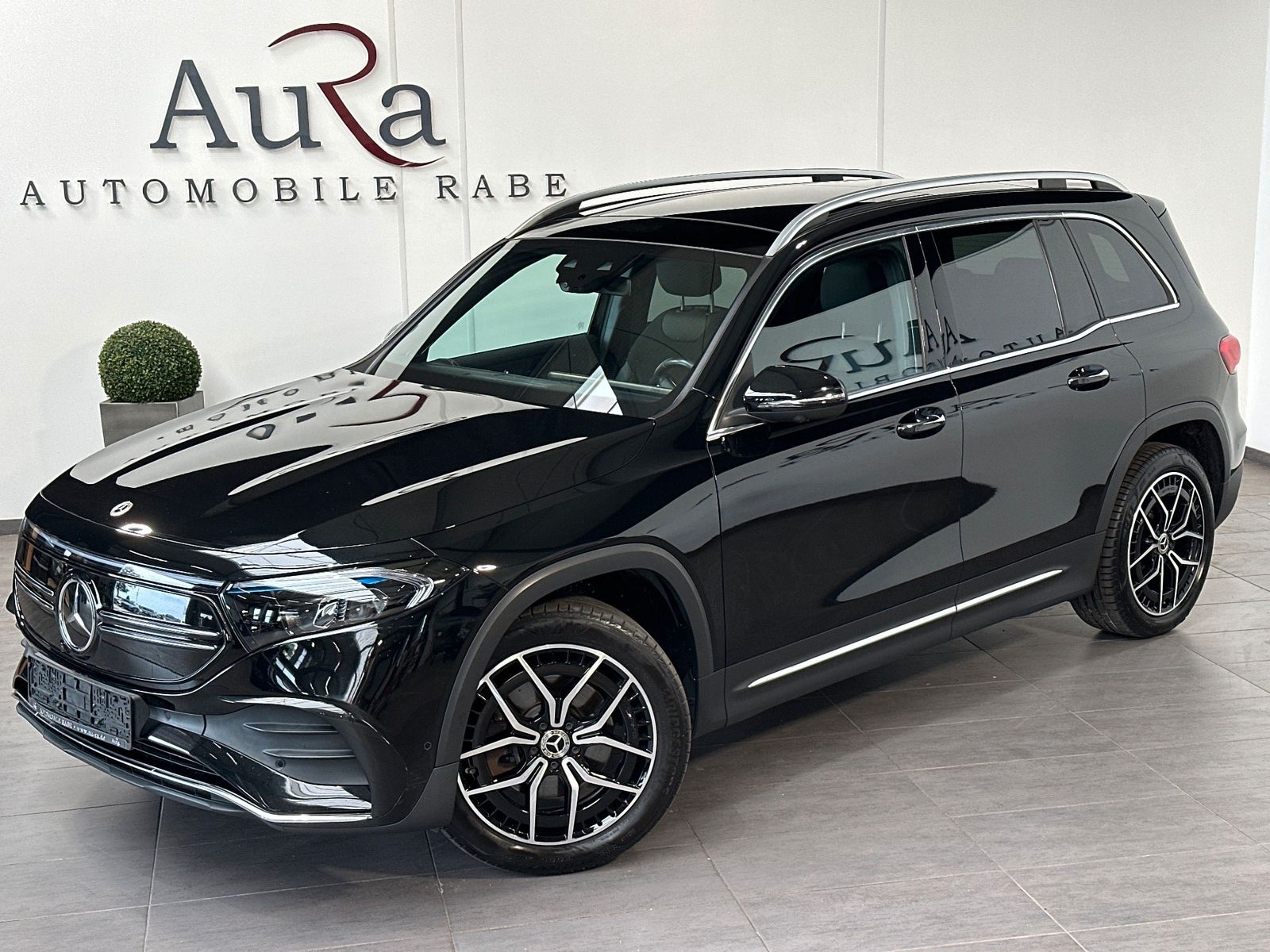 Fahrzeugabbildung Mercedes-Benz EQB 250+ AMG Line NAV+LED+PANORAMA+ACC+360GRAD