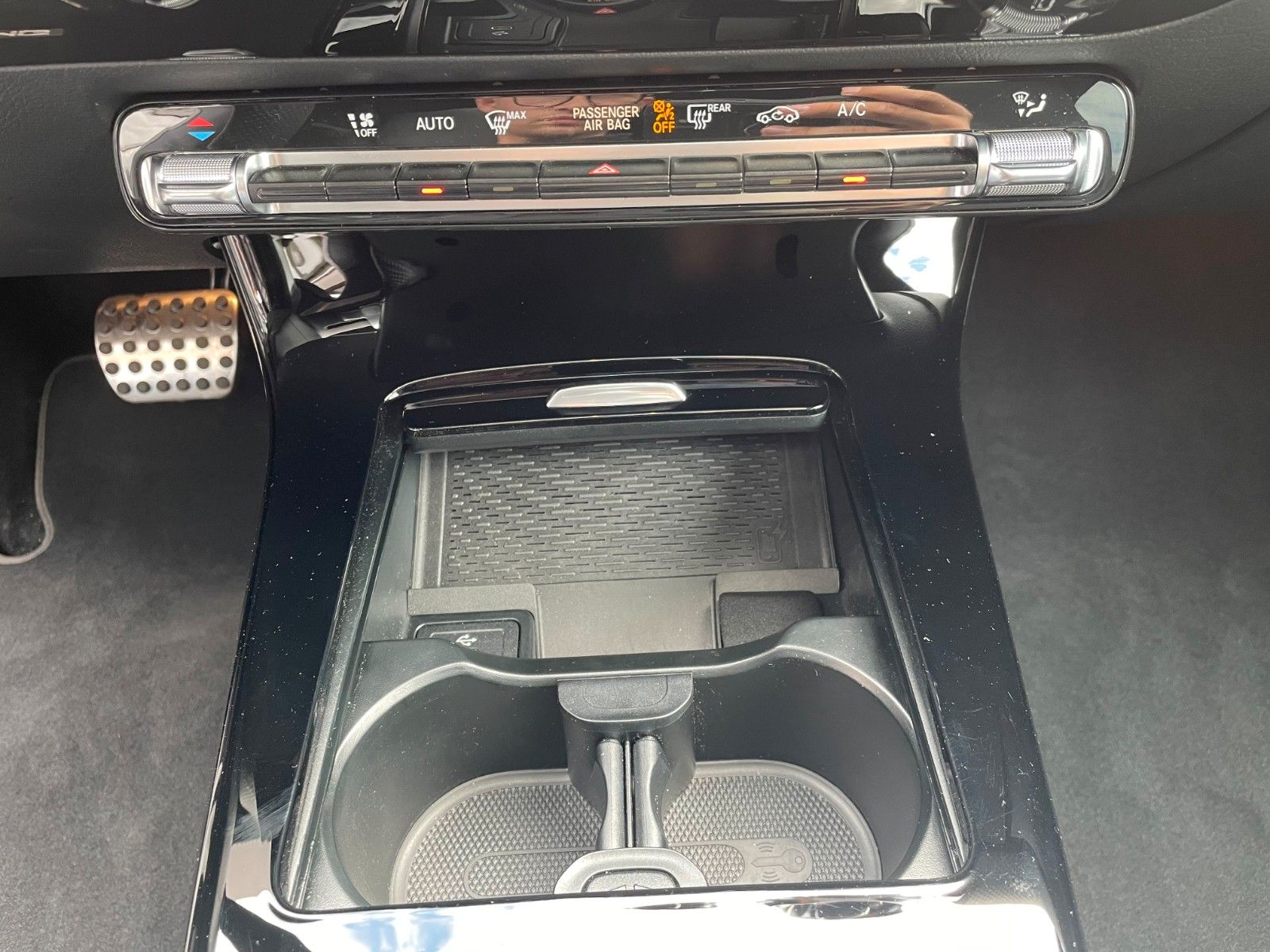 Fahrzeugabbildung Mercedes-Benz CLA 200 AMG Pano+R-Kamera+19"+TOTW+DISTR+MULITBE