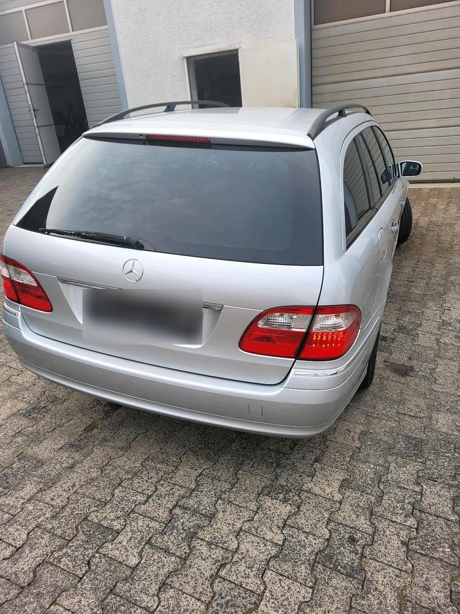 Mercedes-Benz E320 2006 — photo 5