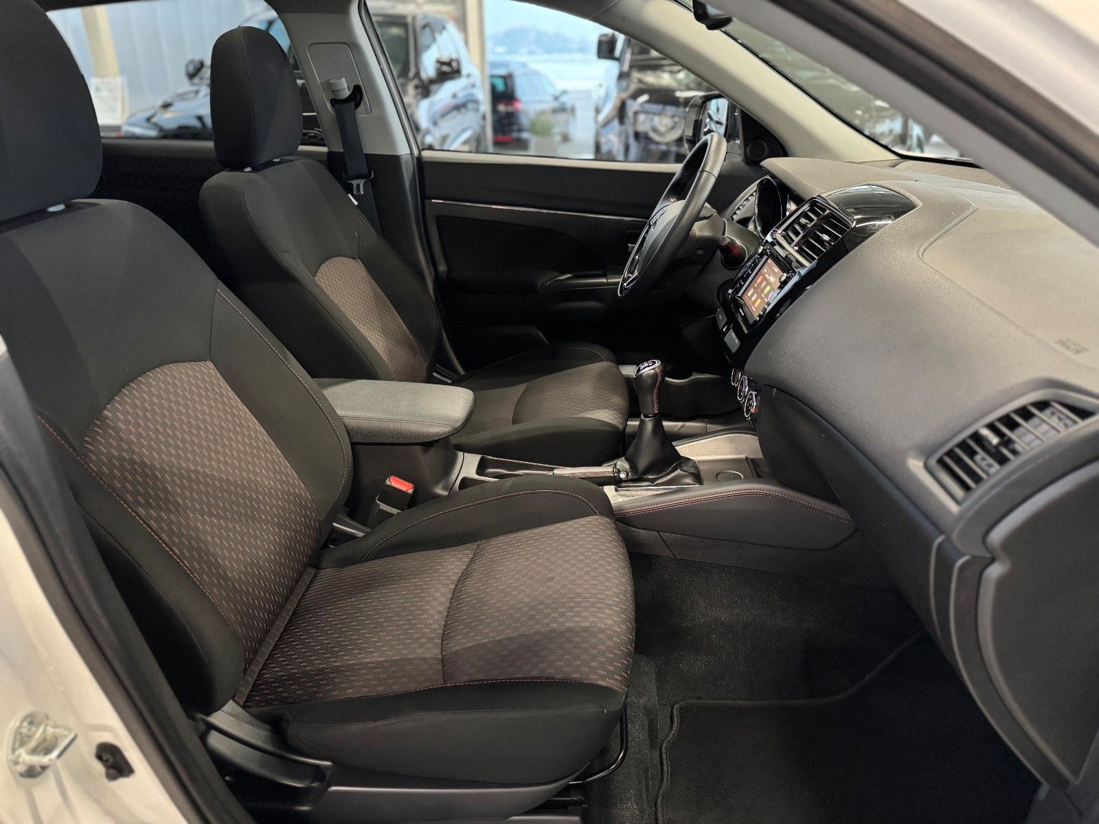 Fahrzeugabbildung Mitsubishi ASX 1.6 Edition+ Black-Paket 2WD "AHK Sitzheizg"