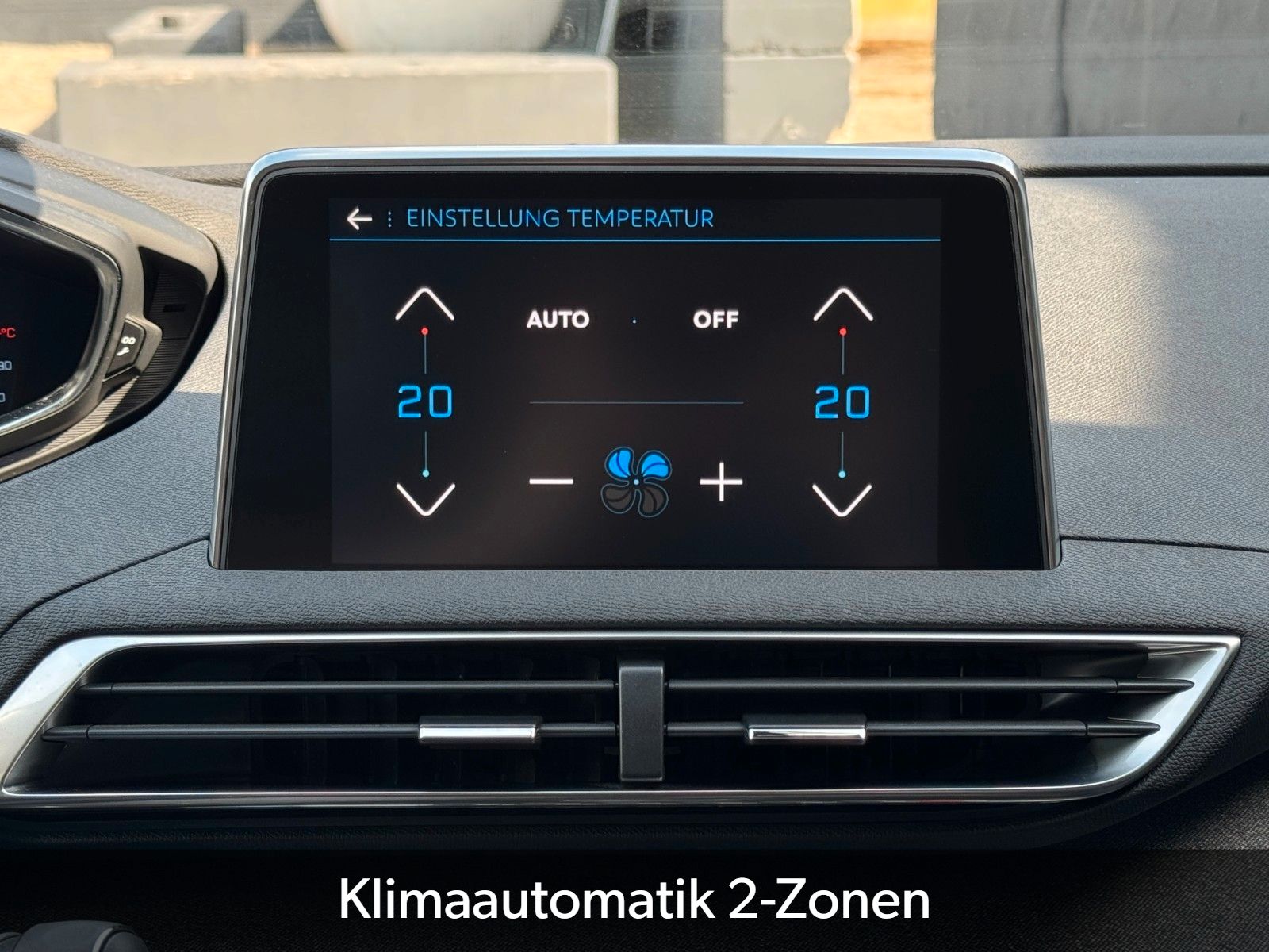 Fahrzeugabbildung Peugeot 3008 PureTech 180 Allure Tempomat PDC CarPlay