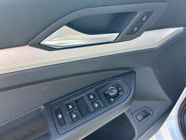 Fahrzeugabbildung Volkswagen Golf VIII Variant 1.5eTSI DSG Life LED+ACC+PARKL
