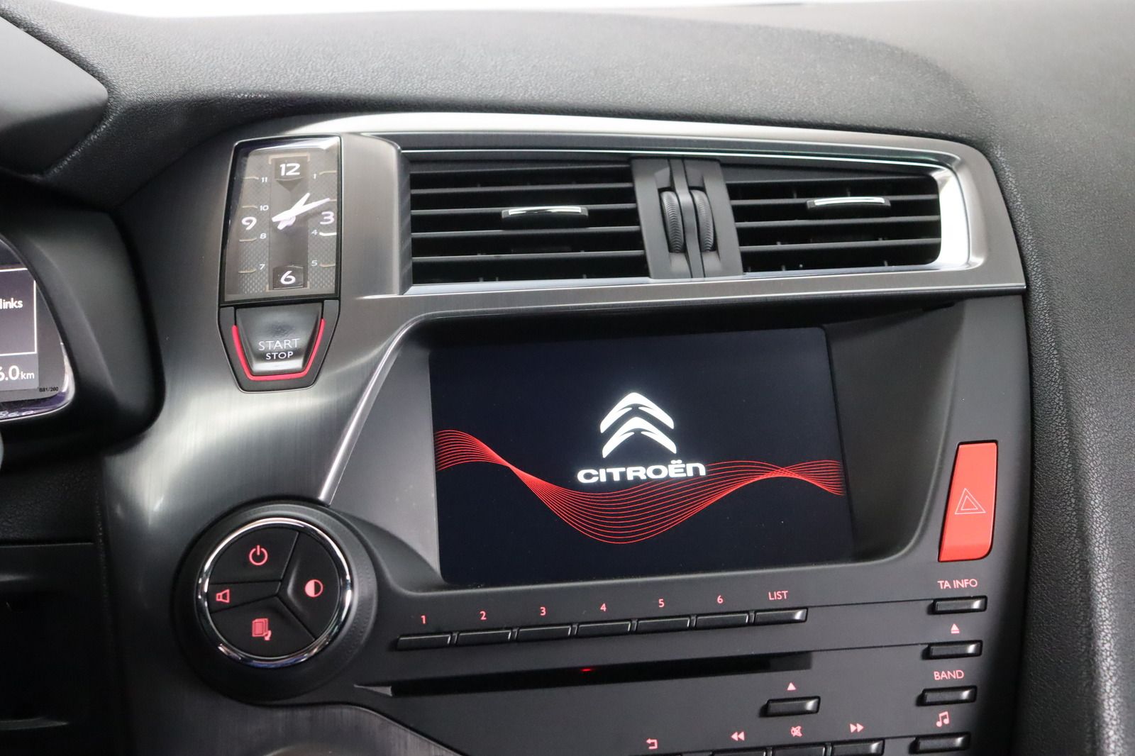 Fahrzeugabbildung DS Automobiles DS5 2.0 HDi SportChic * HUD * LEDER * Navi