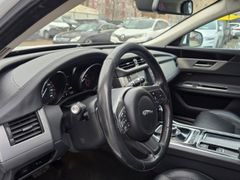 Fahrzeugabbildung XF AWD Automatik