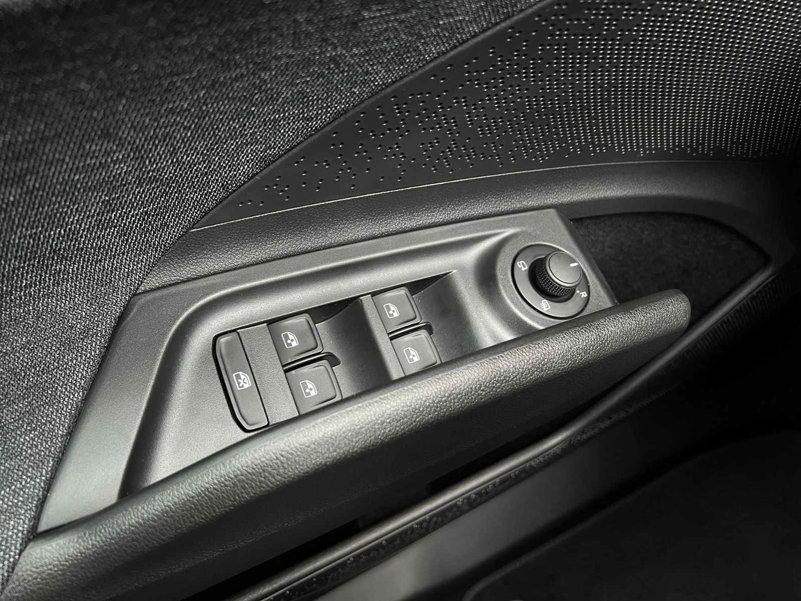 Fahrzeugabbildung SKODA Elroq 50 Tour *Rückfahrkamera, Chrom-Paket*