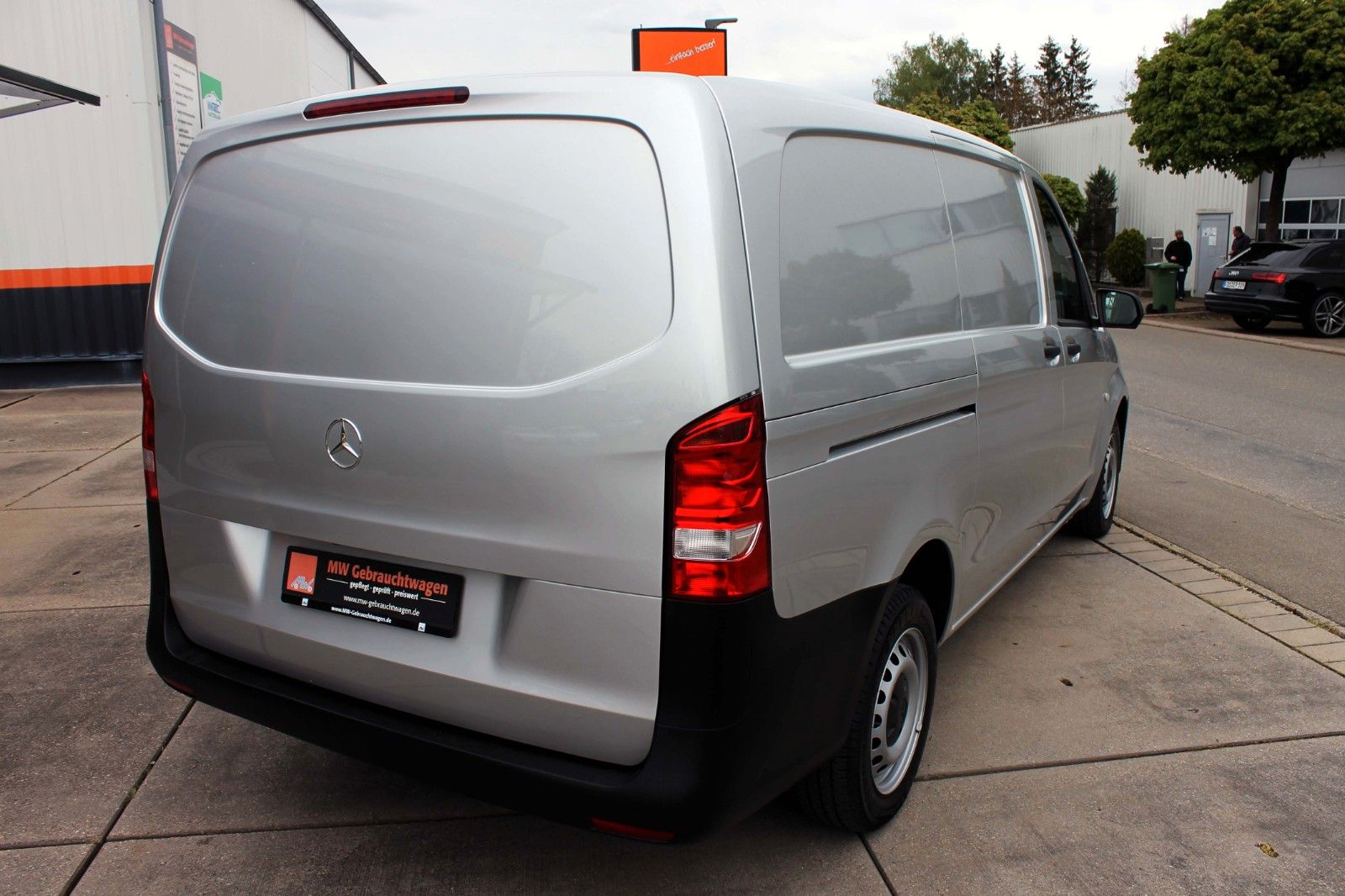 Fahrzeugabbildung Mercedes-Benz Vito Kasten CDI Lang LED SHZ NAV PDC KAMERA TEMP