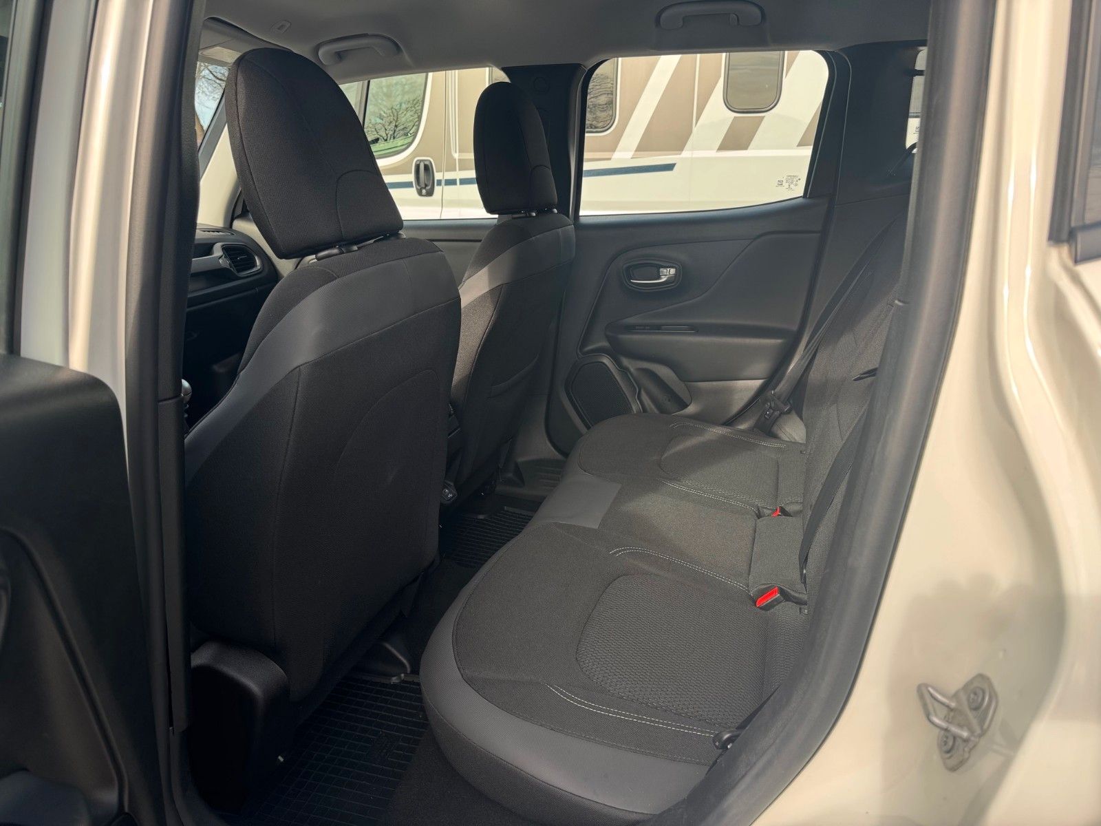 Fahrzeugabbildung Jeep Renegade Limited 120 PS Navi LED AHK Dachträger