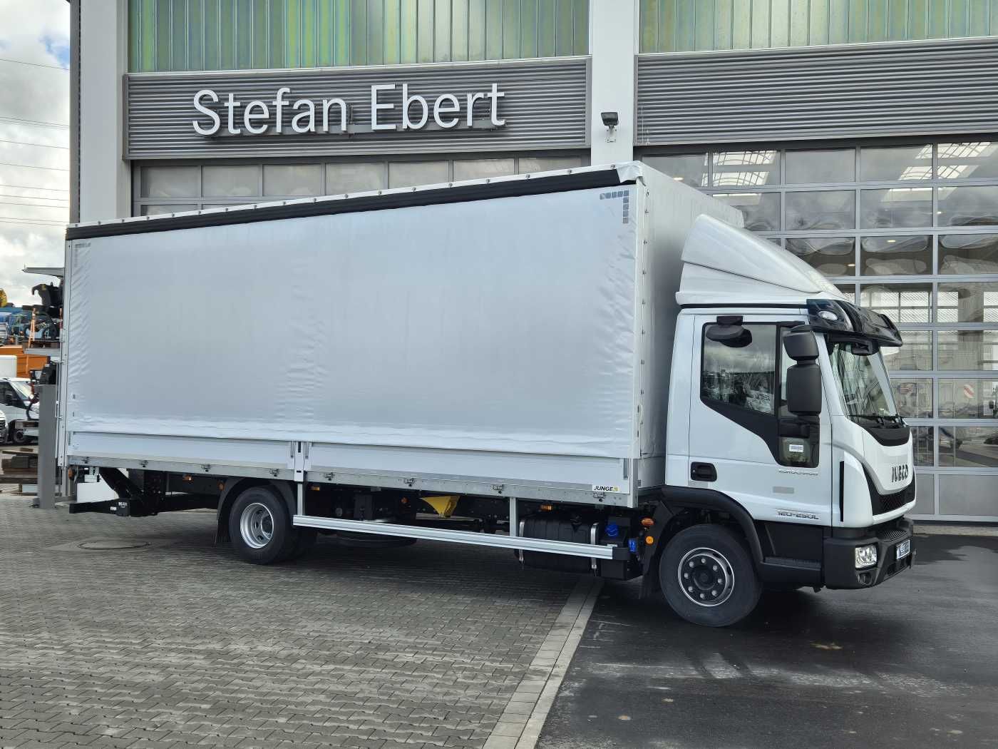 Fahrzeugabbildung Iveco Eurocargo ML120E25 / P Curtainsider+LBW Spoiler