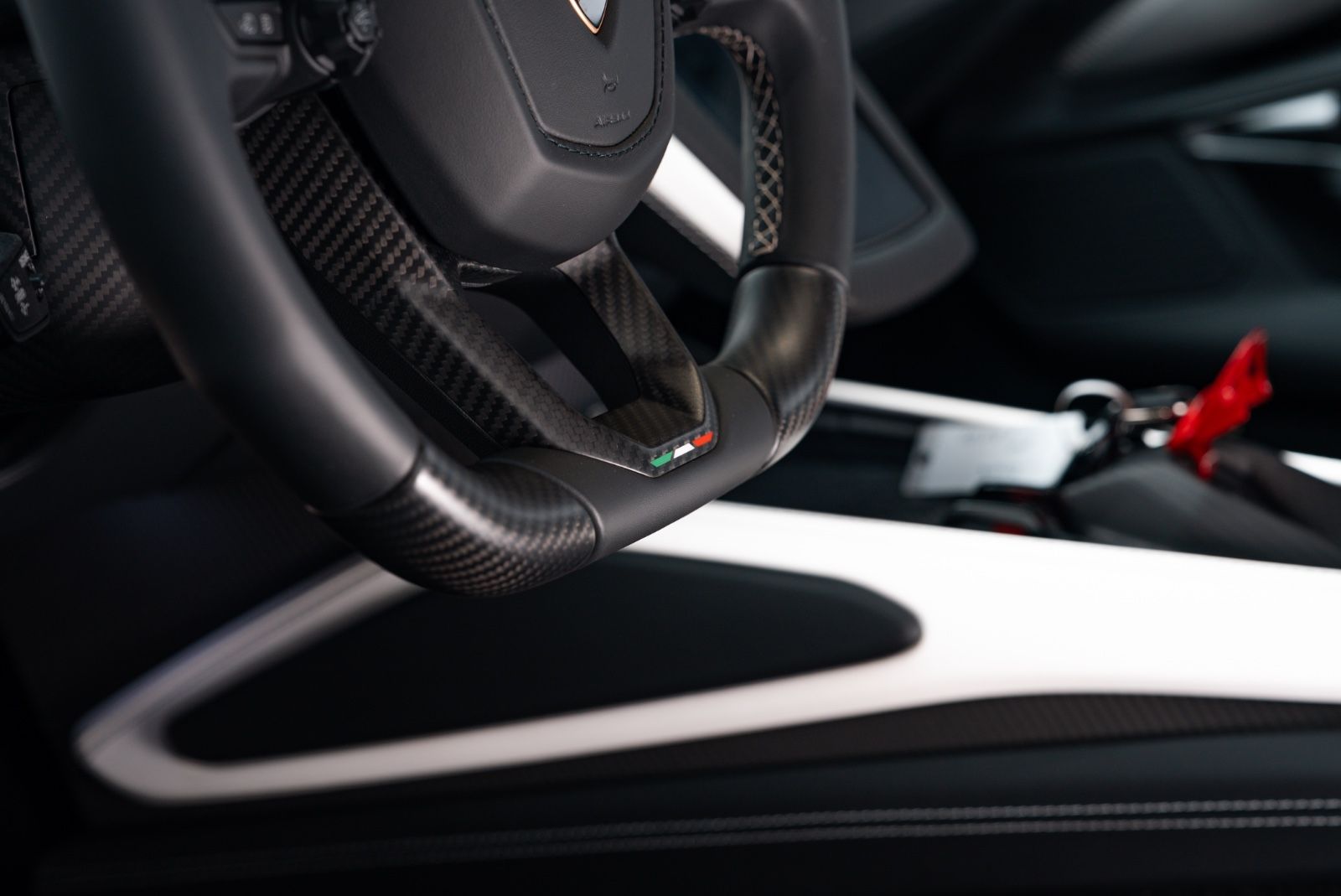 Fahrzeugabbildung Lamborghini Revuelto FULL CARBON/LIFT/PASSENGER/MY 26