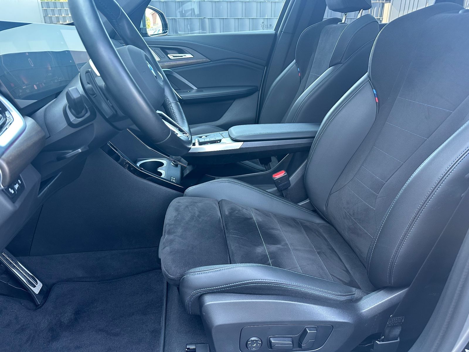 Fahrzeugabbildung BMW X1 xDrive20d M-Sport NAV+LED+PANO+AHK+SHZ