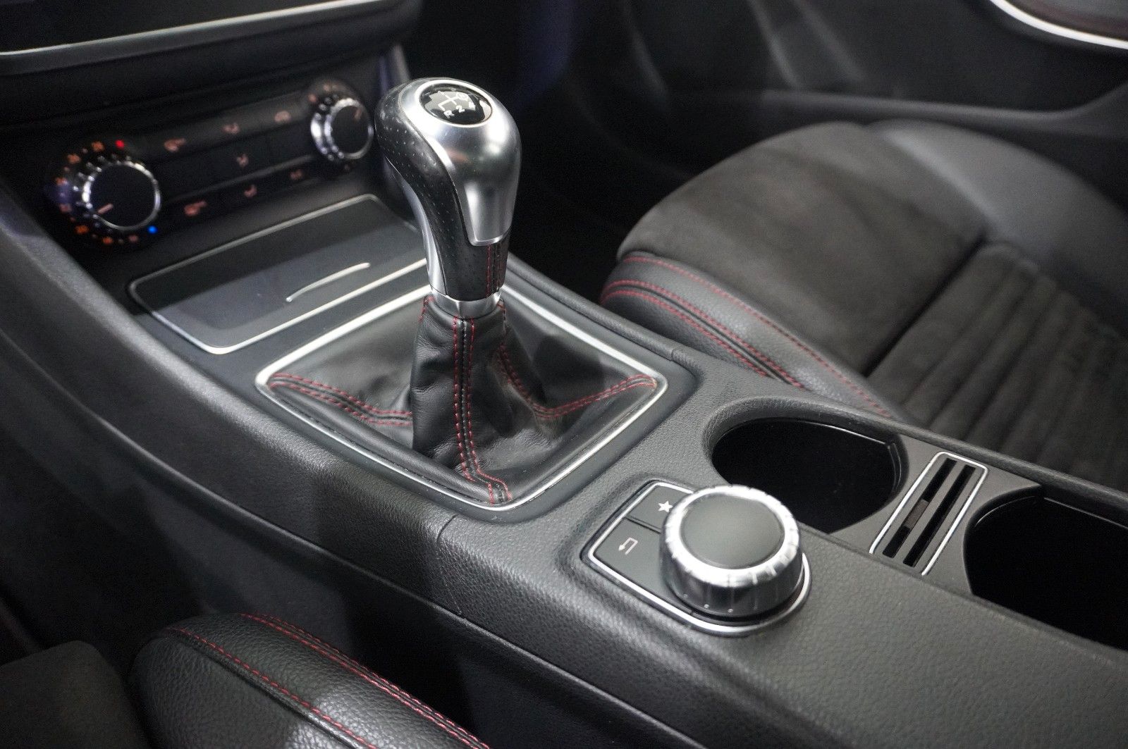 Fahrzeugabbildung Mercedes-Benz CLA 180 COUPE AMG LINE NAVI/LED/SPORT/TEMP./AMG