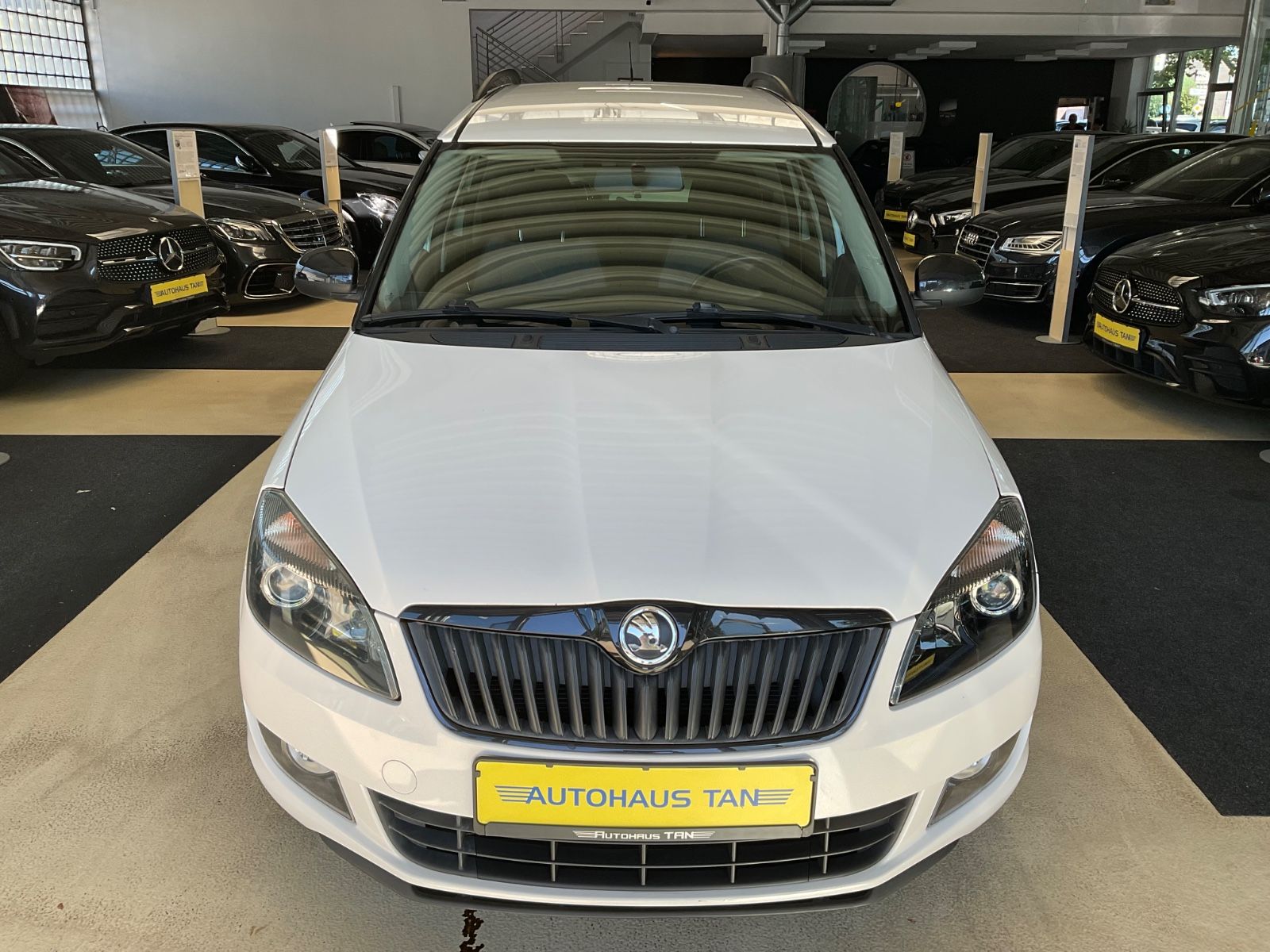 Fahrzeugabbildung SKODA Roomster Noire